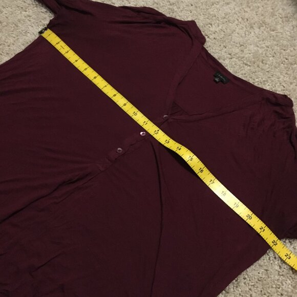 Babaton Dark Cherry Long Sleeve 1/4 Button Down Rayon Drop Hem Top - Picture 12 of 15